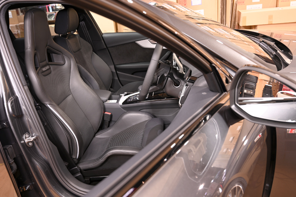 201210_audi_a4_asmyokohama_recaro_sportster_ll210h.jpg