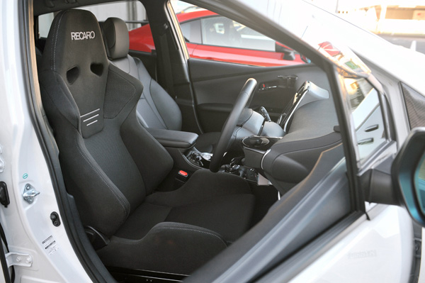 トヨタ プリウス レカロ専門店 ASM -横浜市中区- レカロ(RECARO)シート装着写真・装着例